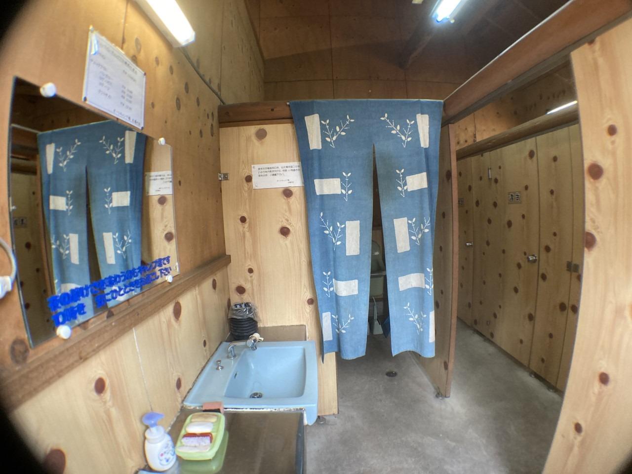 トイレ内観