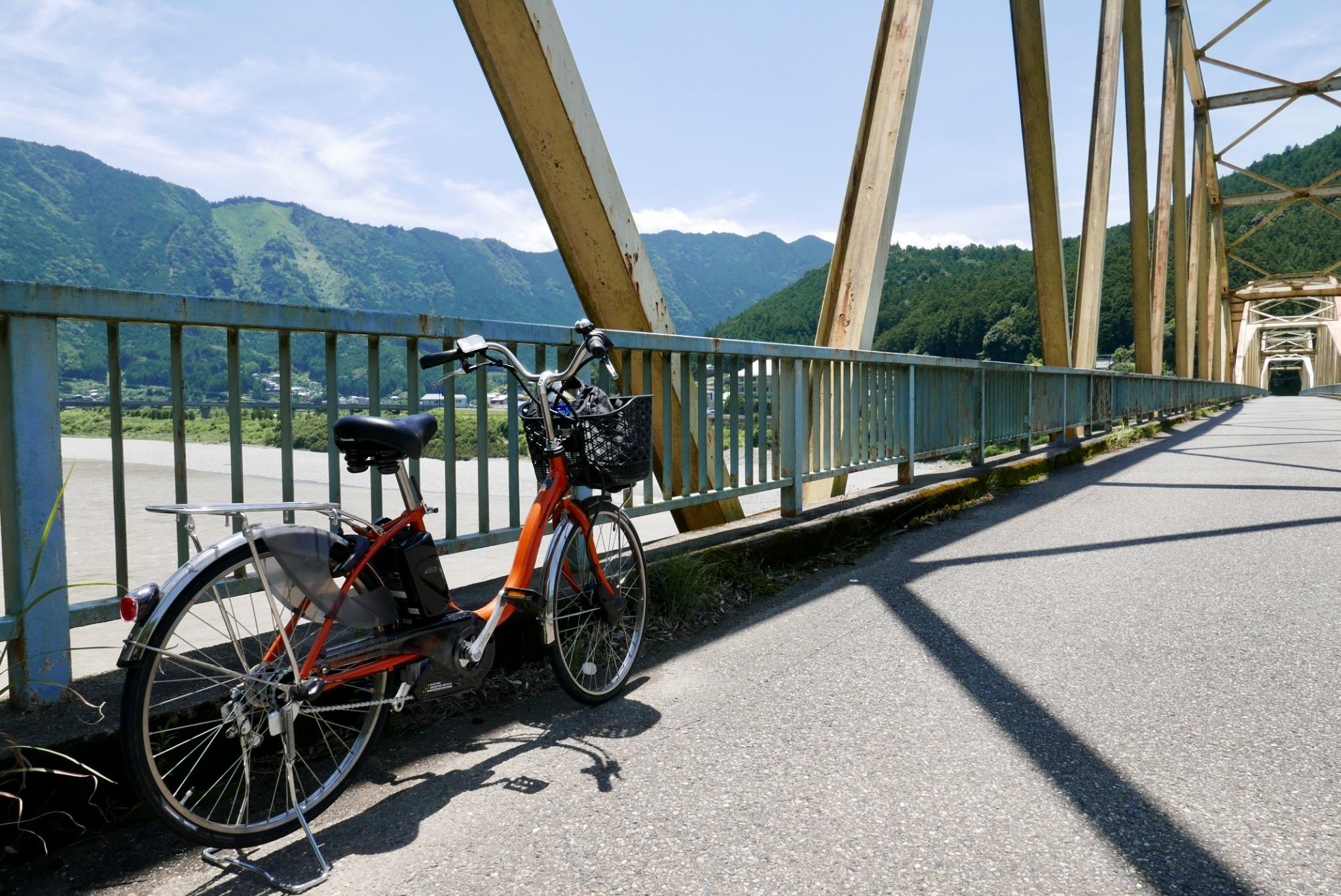 レンタサイクル（電動自転車やマウンテンバイク）で周辺散策へ！