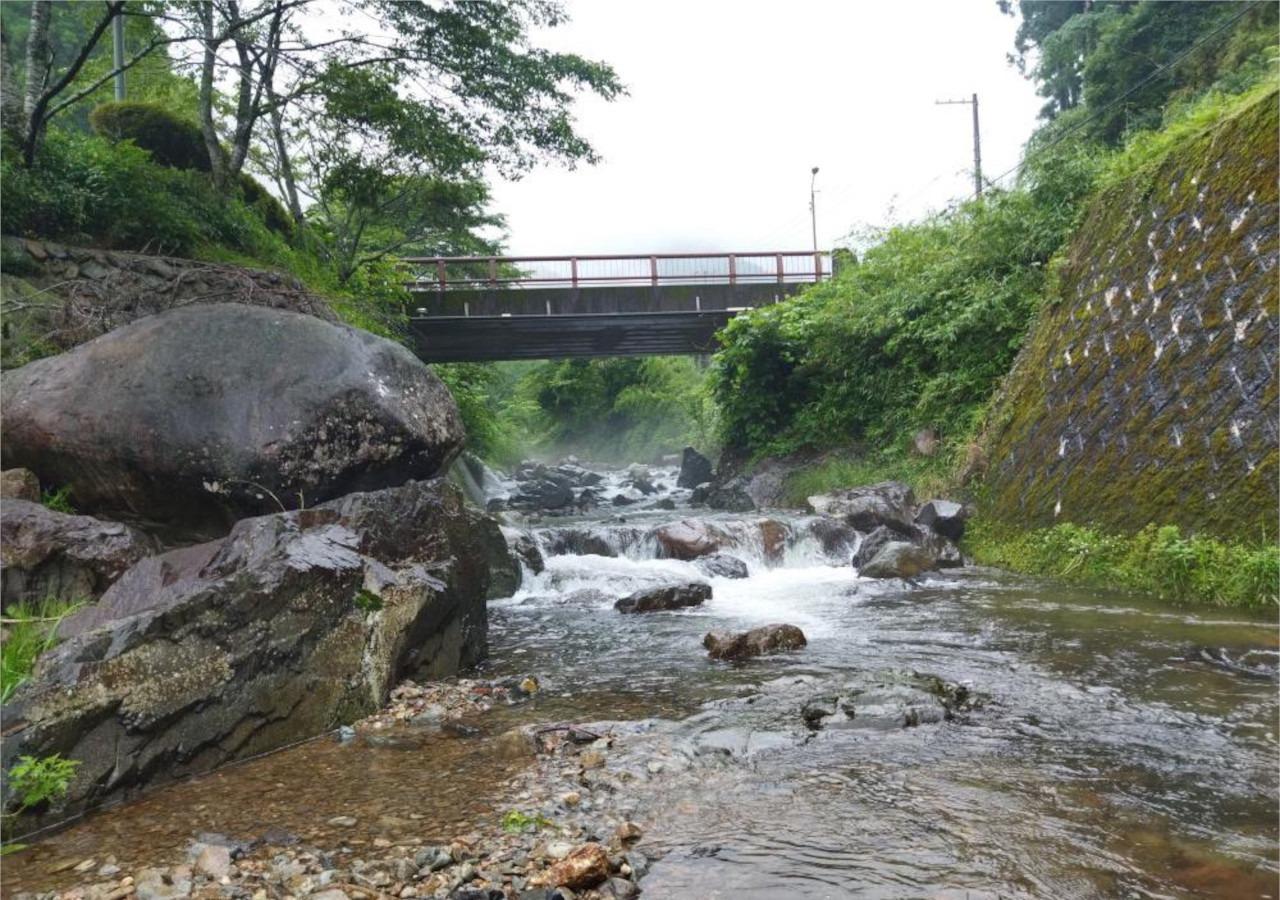 近くの川は夏には涼むこともできます