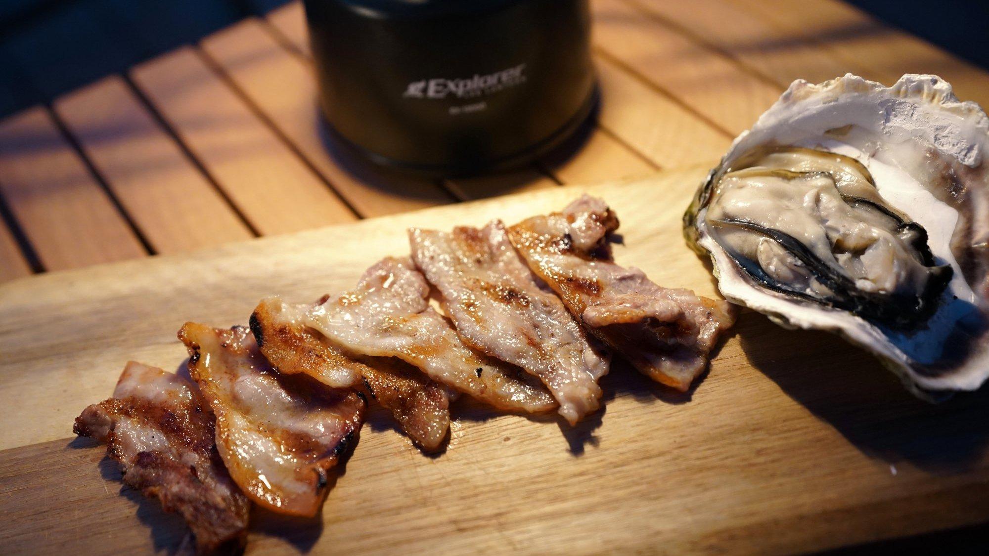 穏やかな会話が弾む、静かな夜のご馳走。