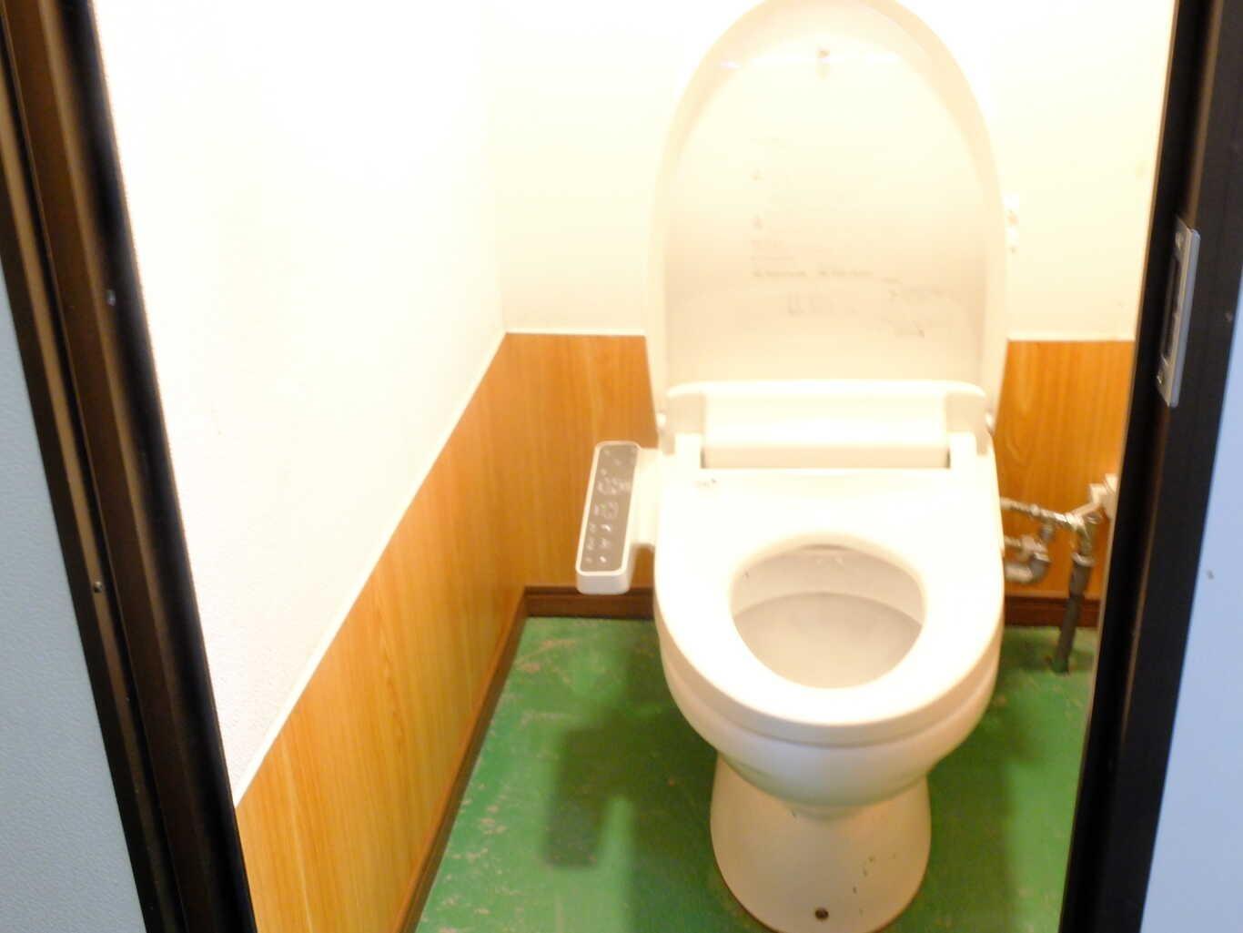 トイレはウォシュレットつき