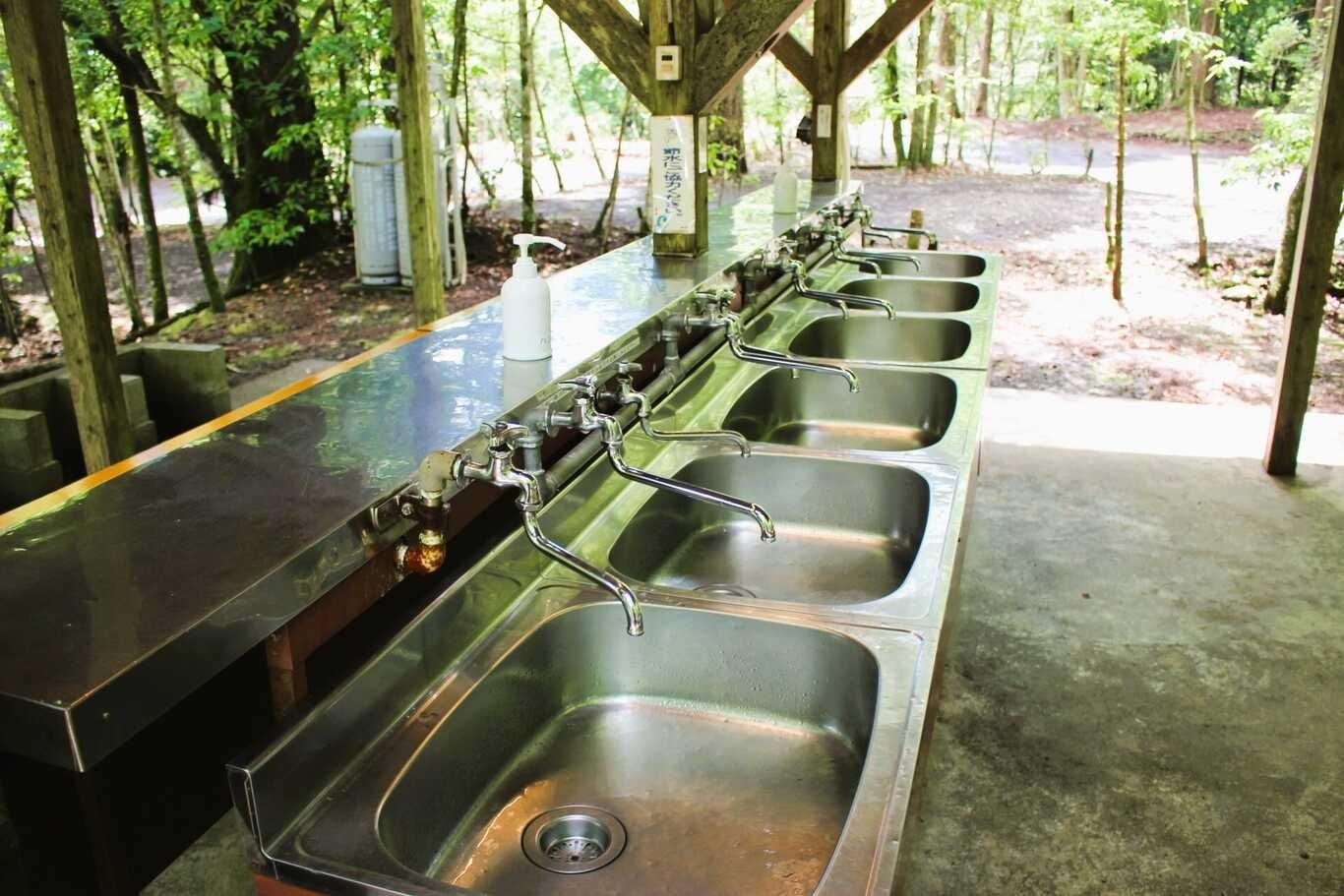 リニューアルした炊事場②　シンクの様子（お湯も出ます）