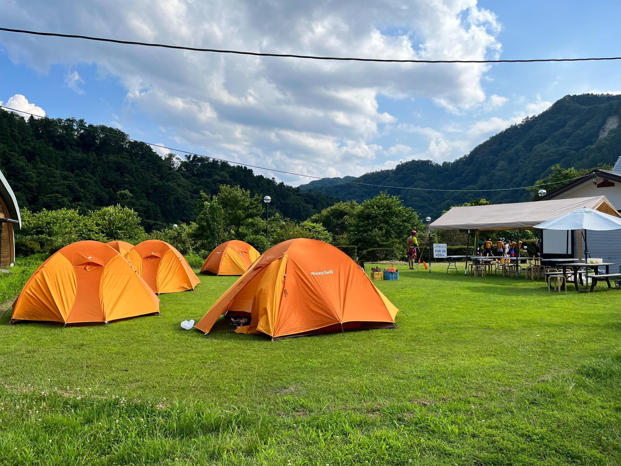 信州不動温泉　犀川キャンプ場のサイト風景