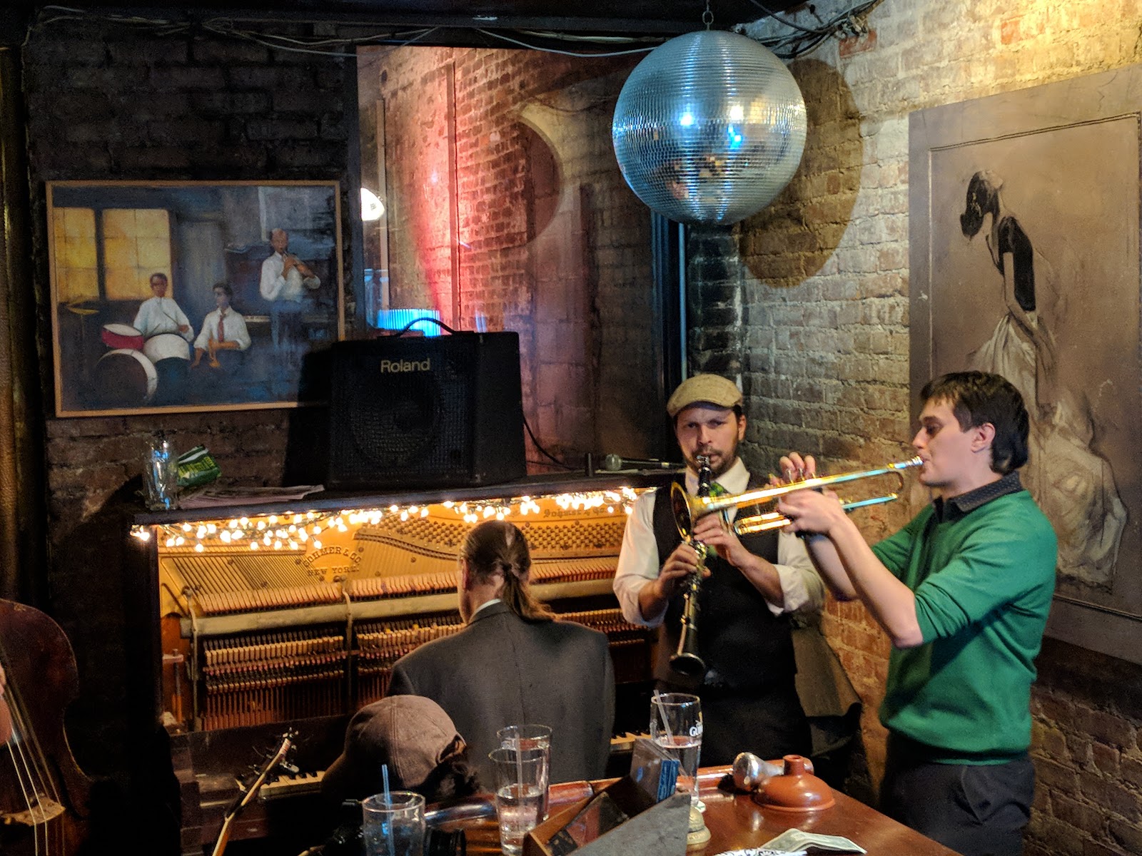 Mona's Bar