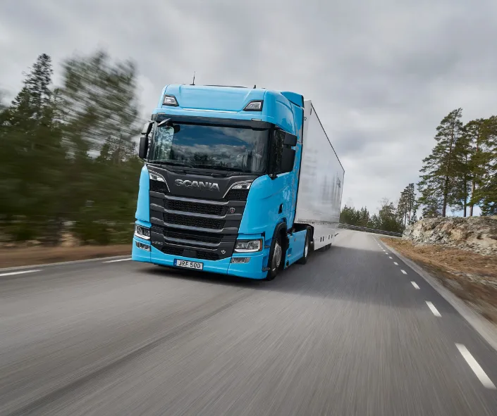 Scania colore azzurro con motore v8