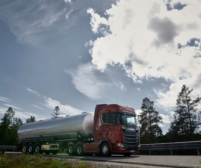 Scania su strada con motore v8