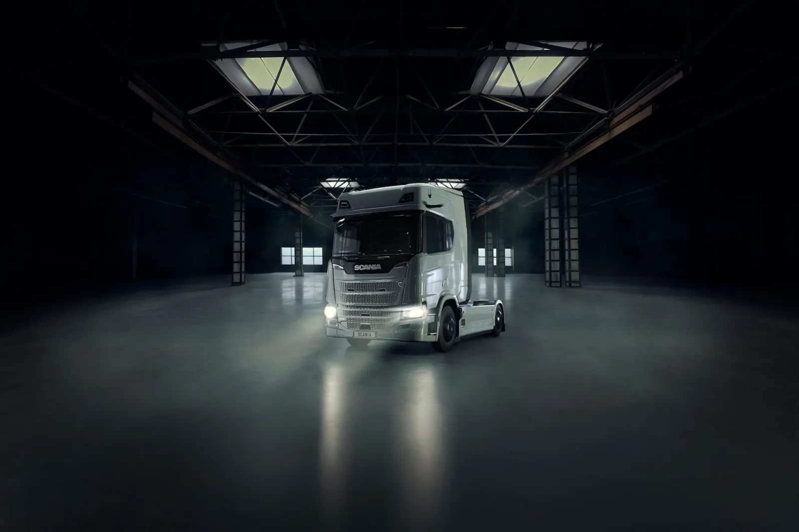 Scania Dynamic: La potenza si unisce all'innovazione in un design imponente, illuminando il futuro del trasporto.