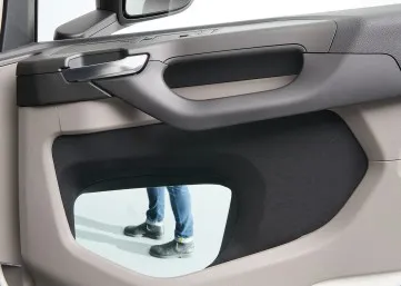 Foto dettaglio dell'interno della portiera di Scania Serie L