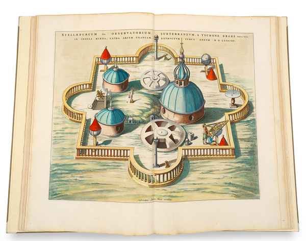 [ The Complete Uraniborg–Stjerneborg Section from Blaeu’s Dutch Atlas Maior with Magnificently Colored Engravings of Tycho Brahe's Observatory and Its Instruments ] Eerste Deel des Aerdkloots-Becshryving, Inhoudende de Afbeeldingen en Beschryvingen der Landen op het Aerdryck . . . MDCLXIIII