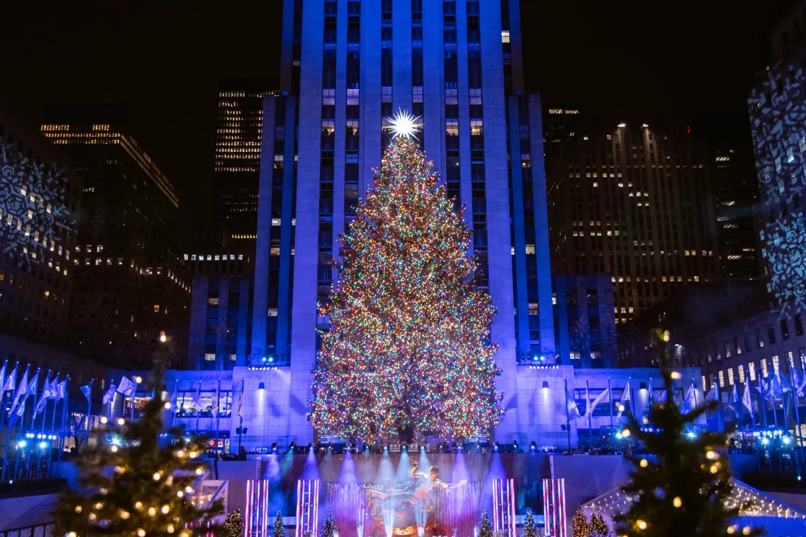 Rockefeller Center - New York City -Christmas tree- ratepunk - cities with beautiful christmas trees 2023/ 2024 