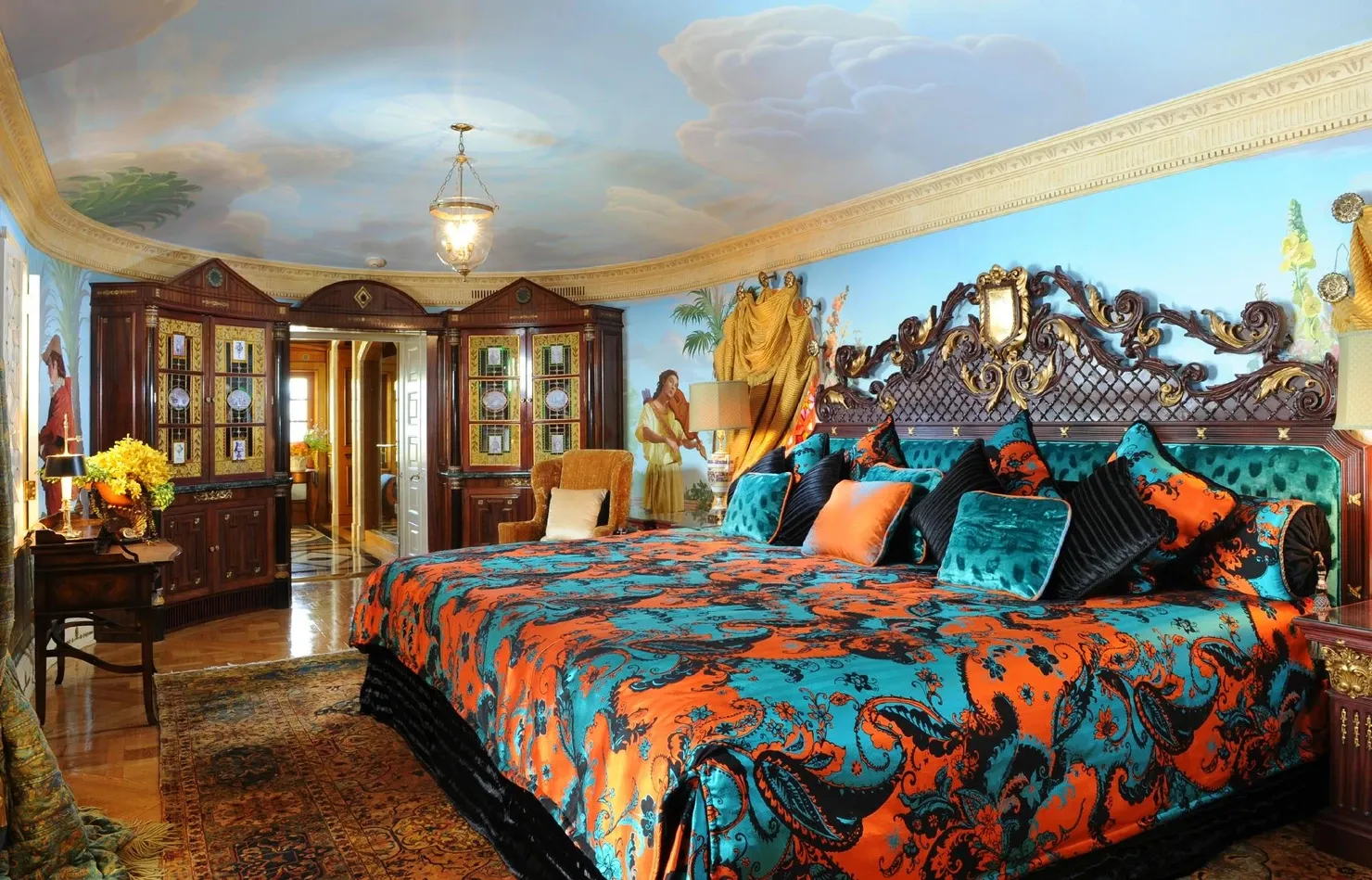 Versace's former bedroom turned into hotel room