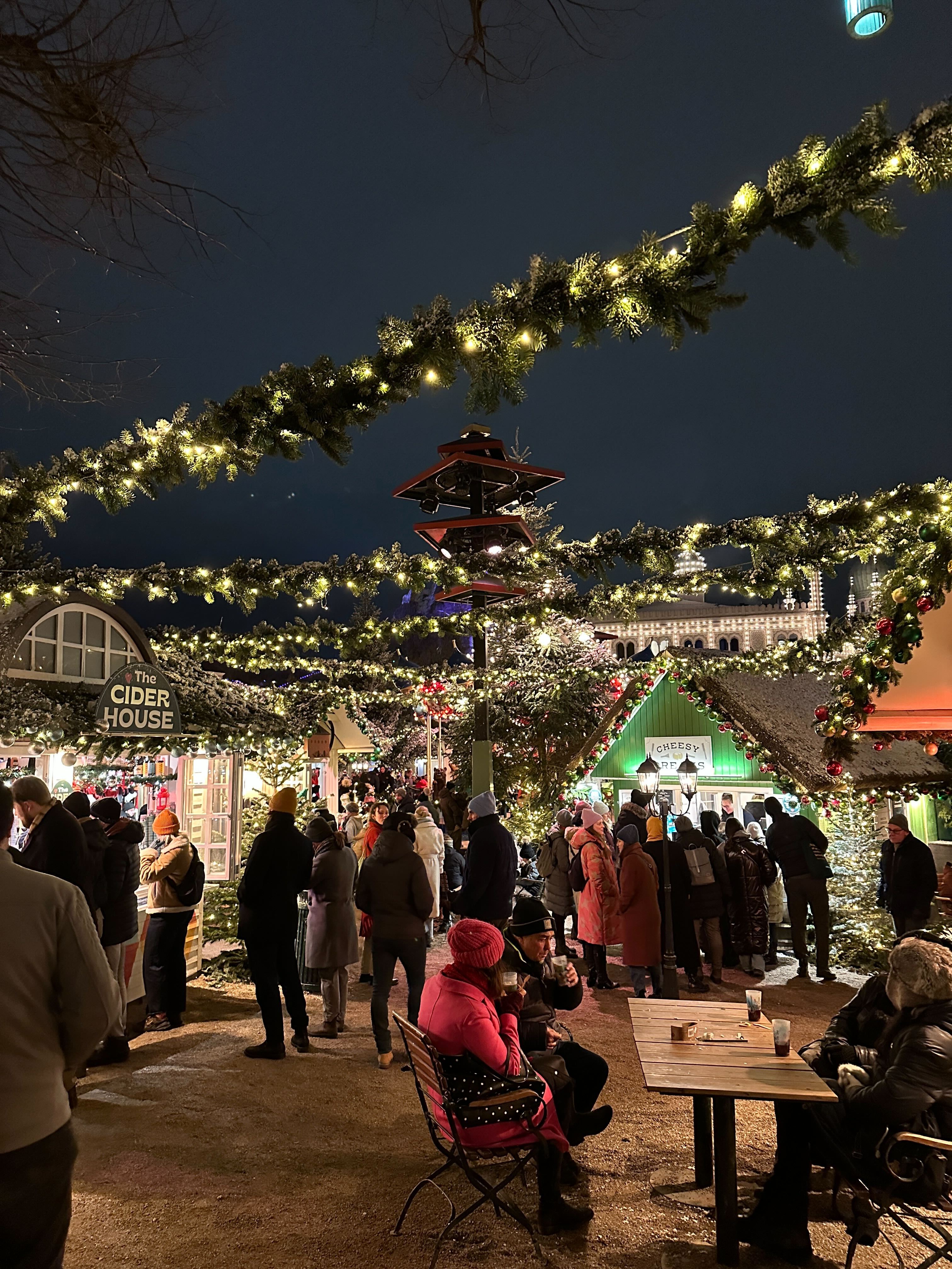 Tiroli Garden - Copenhagen - cities with beautiful christmas trees - ratepunk  2023/2024