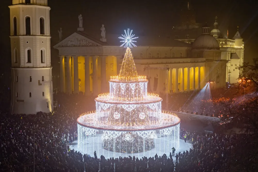 CITIES WITH BEAUTIFUL CHRISTMAS TREES 2022 / 2023