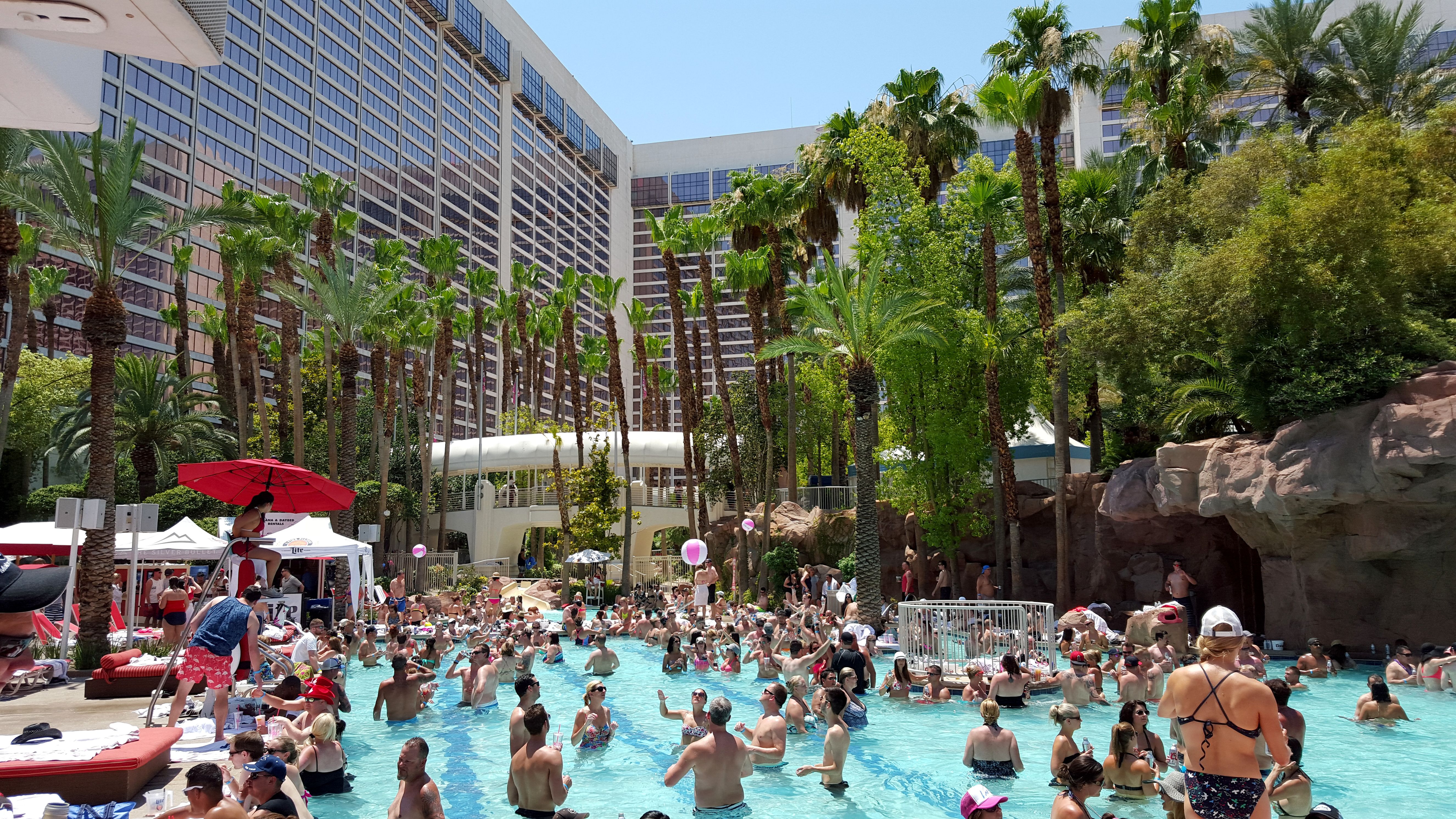 top college spring break 2024 destinations - las vegas- ratepunk suggests