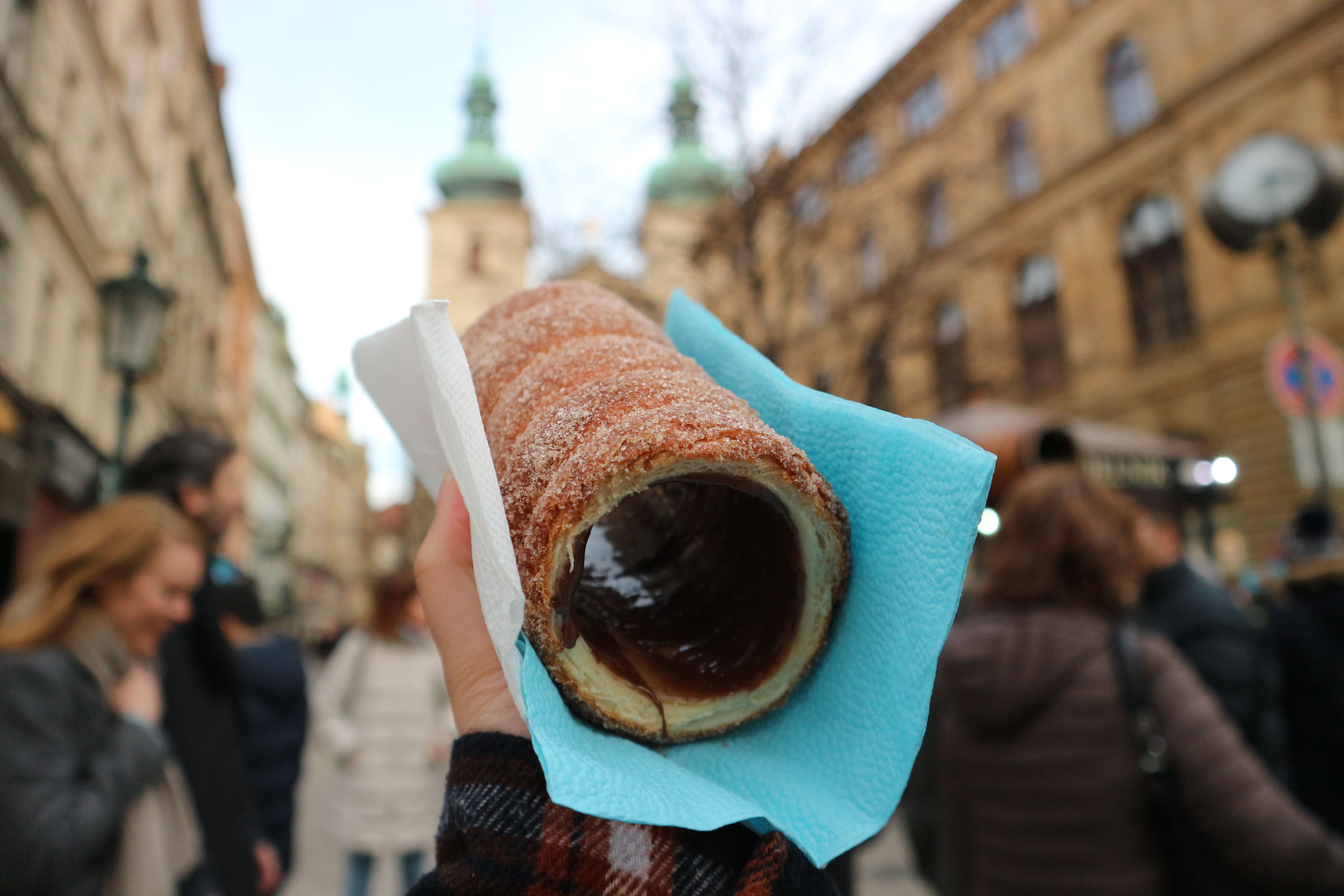 trdelník - most popular desert in prague - why solo traveler should visit Czech prague - ratepunk