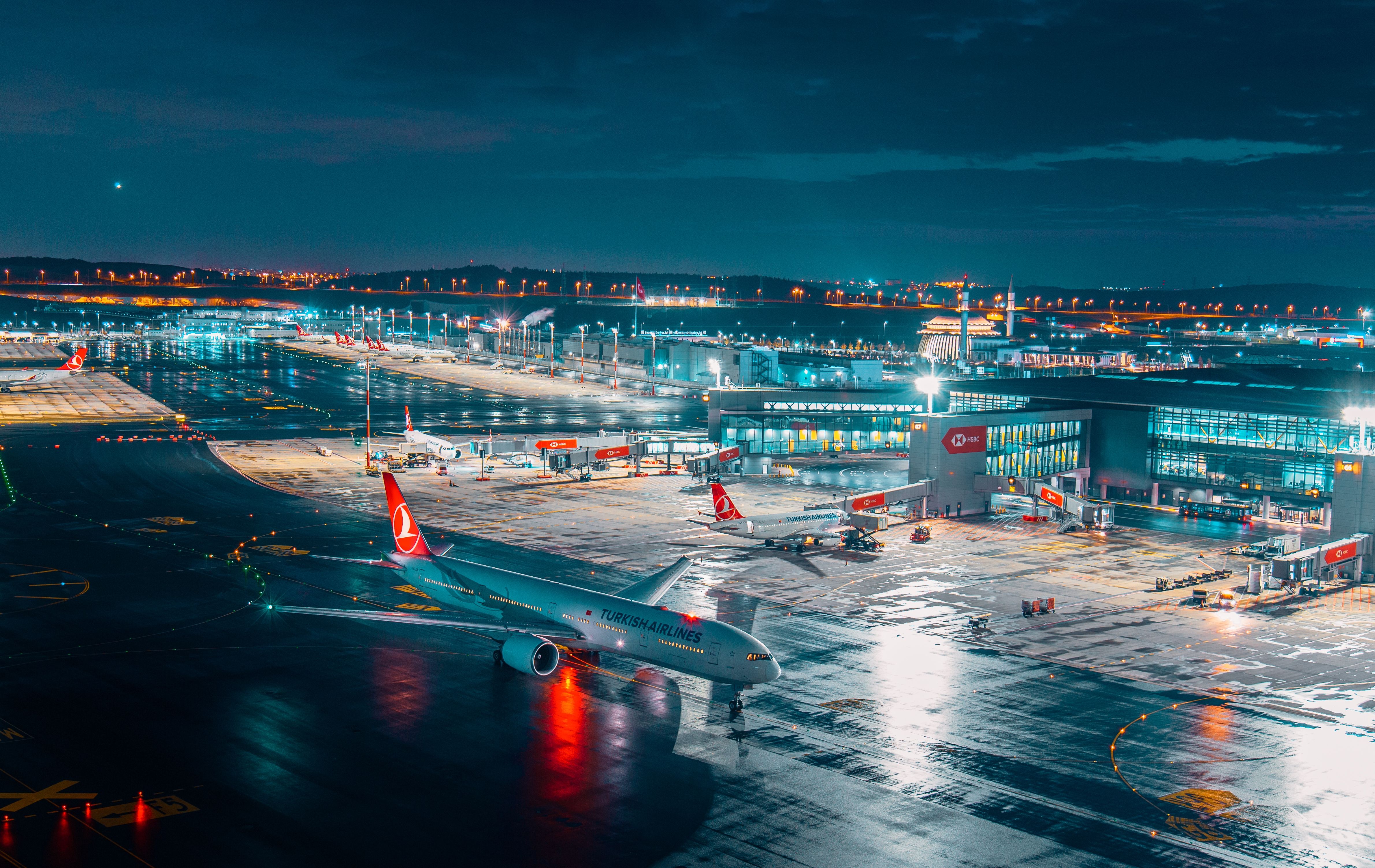 Paris' Charles de Gaulle 'rudest airport in Europe