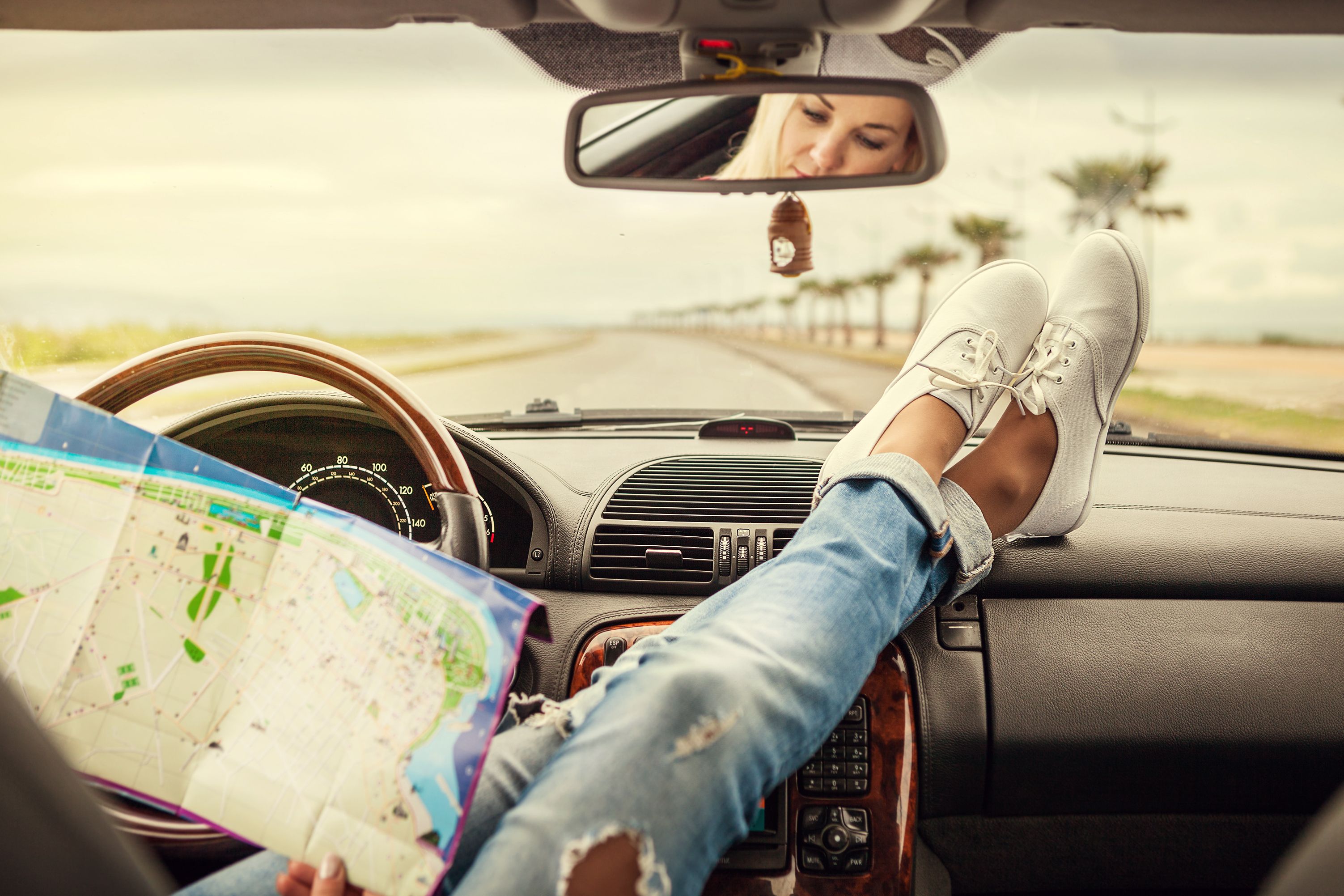 Tips for Traveling Alone As a Woman - ridesharing - ratepunk