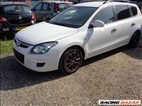 Hyundai i30 kombi 1.6 benzin alkatrészei 2007-2012