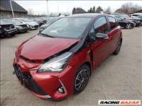 Toyota Yaris 2017 sérült eleje kinyílt légzsákok eladók