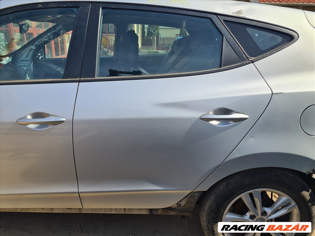 HYUNDAI ix35 Bal hátsó ajtó  1. kép