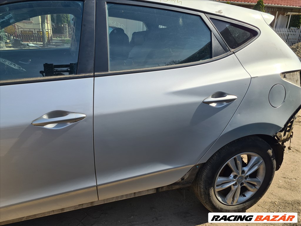 HYUNDAI ix35 Bal hátsó ajtó  2. kép