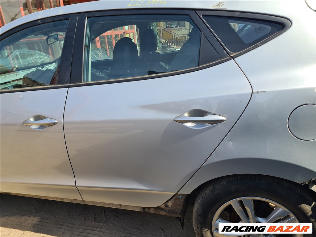 HYUNDAI ix35 Bal hátsó ajtó  4. kép