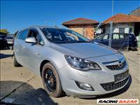 Opel Astra J 1.7 CDTI oldalajtók