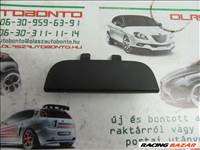 Fiat 500 735448537 számú, jobb oldali ajtó kárpit csavar takaró