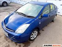 Toyota Prius bont s hirdet sek Racing Baz r