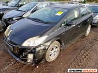 Toyota Prius bont s hirdet sek Racing Baz r