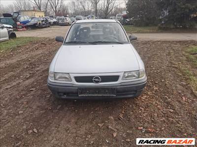 Opel Astra F GL 1.4i lökhárító 