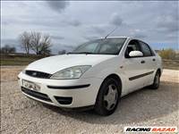 Ford Focus Mk1 sedan 1.4 benzin 2003-as fehér megmaradt alkatrészei