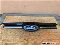 Ford Focus lll. hűtődíszrács emblémával