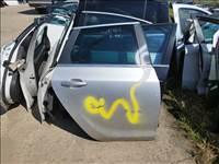 Opel Astra J kombi jobb hátsó ajtó üresen