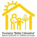 Fundacja Bliżej Człowieka - Wioska Dziecięca im. dr Janusza Korczaka - logo