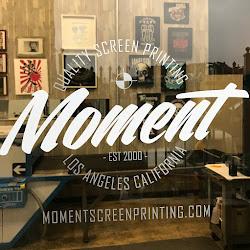 Momentscreenprinting - logo