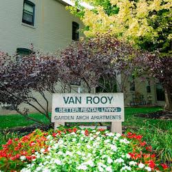 Vanrooy - logo