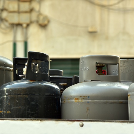 Dove ricaricare le bombole gas del camper: punti di rifornimento e normativa