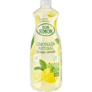Limonada Natural Con Limones Exprimidos