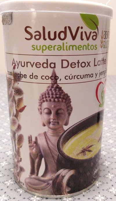 Ayurveda detox latte con leche de coco, cúrcuma y jengibre Ayurveda detox latte con leche de coco, cúrcuma y jengibre