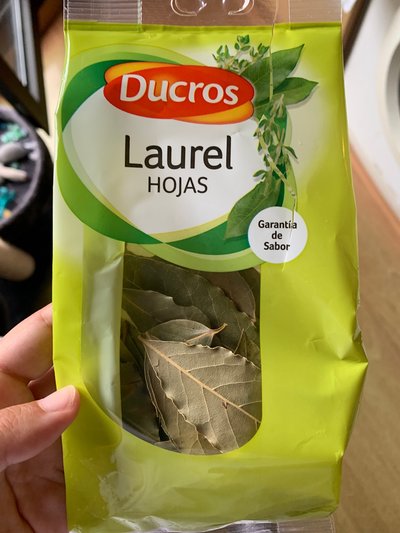 Hojas de laurel