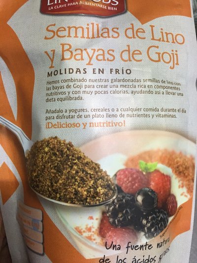 Semillas de lino y bayas de goji molidas en frío Semillas de lino y bayas de goji molidas en frío
