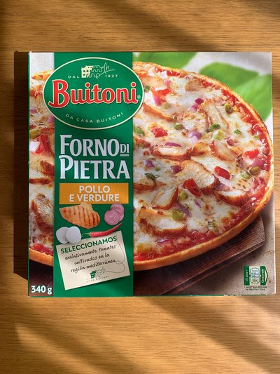 Pizza de pollo y verduras Pizza de pollo y verduras