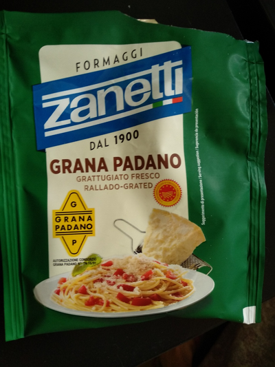 Queso Grana Padano rallado Queso Grana Padano rallado
