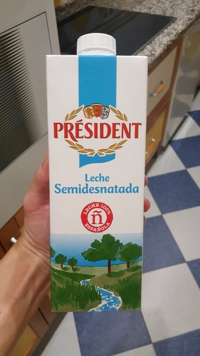 Leche semidesnatada UHT