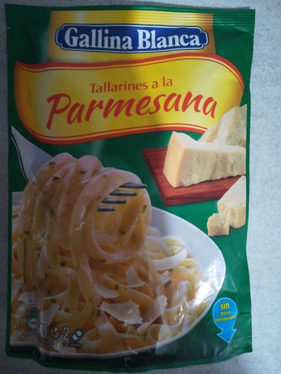Tallarines a la parmesana Tallarines a la parmesana