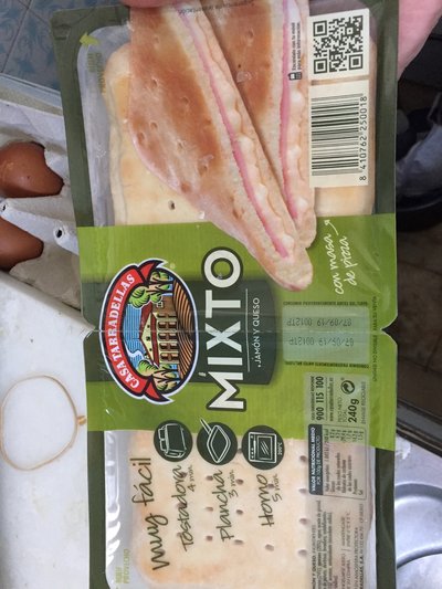 Sandwich mixto con masa de pizza Sandwich mixto con masa de pizza