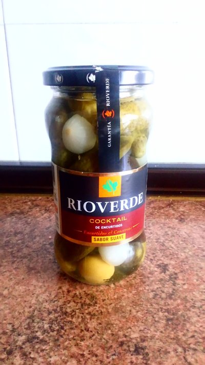 Cocktail de aceitunas, pepinillos y cebollitas Cocktail de aceitunas, pepinillos y cebollitas