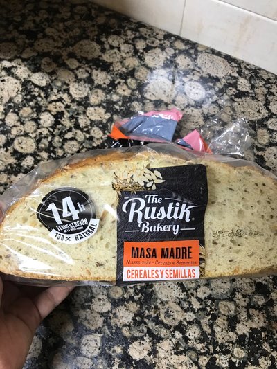 Pan masa madre con cereales y semillas Pan masa madre con cereales y semillas