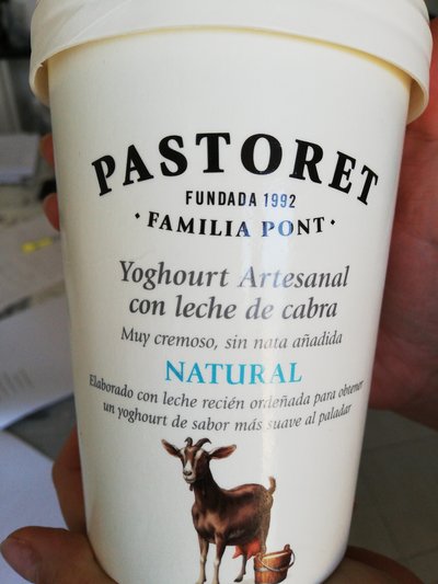 Yogur artesanal con leche de cabra Yogur artesanal con leche de cabra